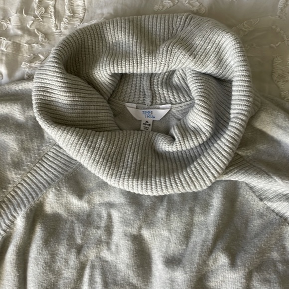 Light grey Turtle neck Blouse - Picture 2 of 6